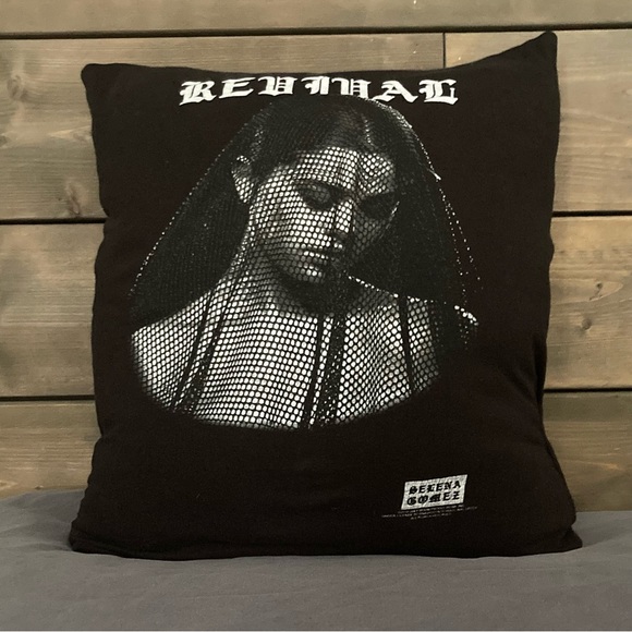 Selena Gomez upcycle t-shirt pillow handmade - Picture 1 of 3